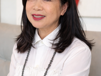 Discover how SkeenPatch and its MCRP micro-current technology "reprogram" cellular communication. Dr. Phuong Nguyen shares the science of bioelectricity for aging.