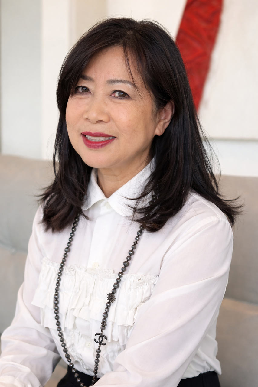 Discover how SkeenPatch and its MCRP micro-current technology "reprogram" cellular communication. Dr. Phuong Nguyen shares the science of bioelectricity for aging.
